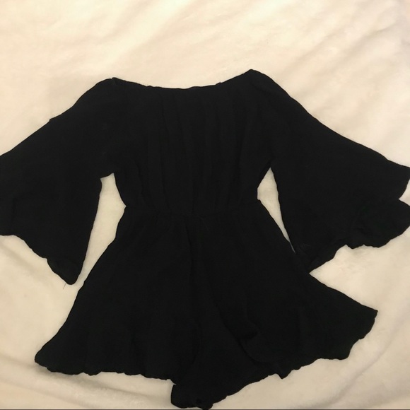 Black Off thé Shoulder Romper - Picture 3 of 8